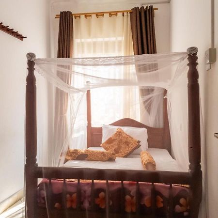 Riverside Resort Hotel Kabale Екстериор снимка
